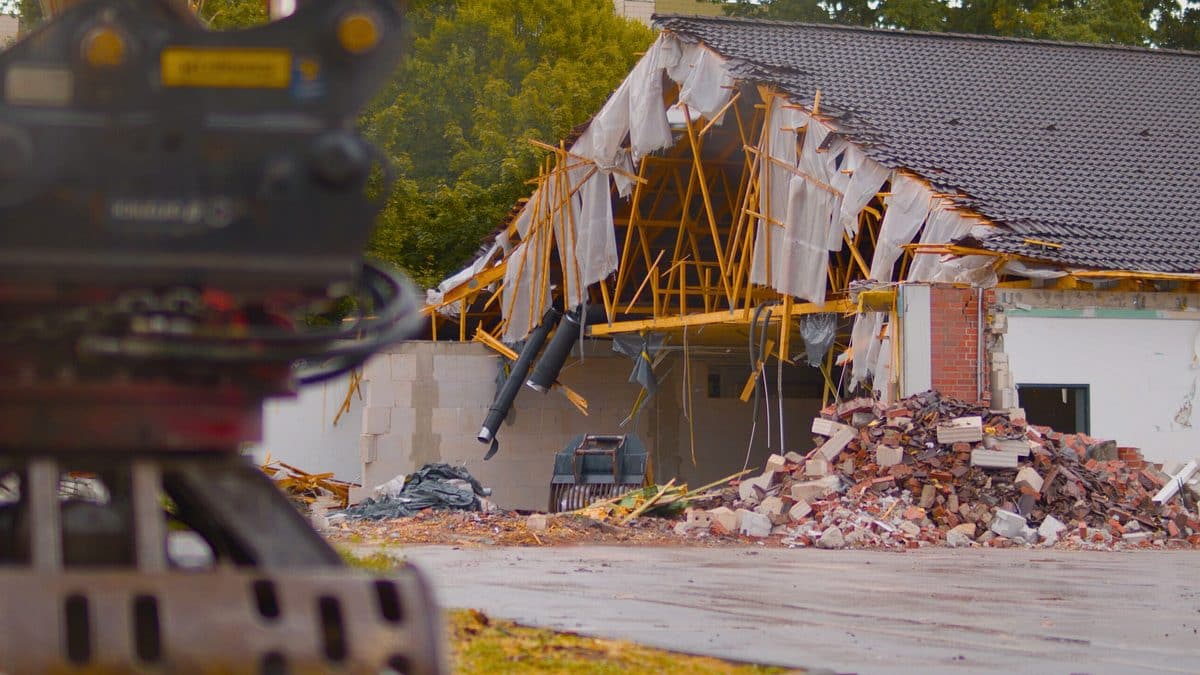 Demolari