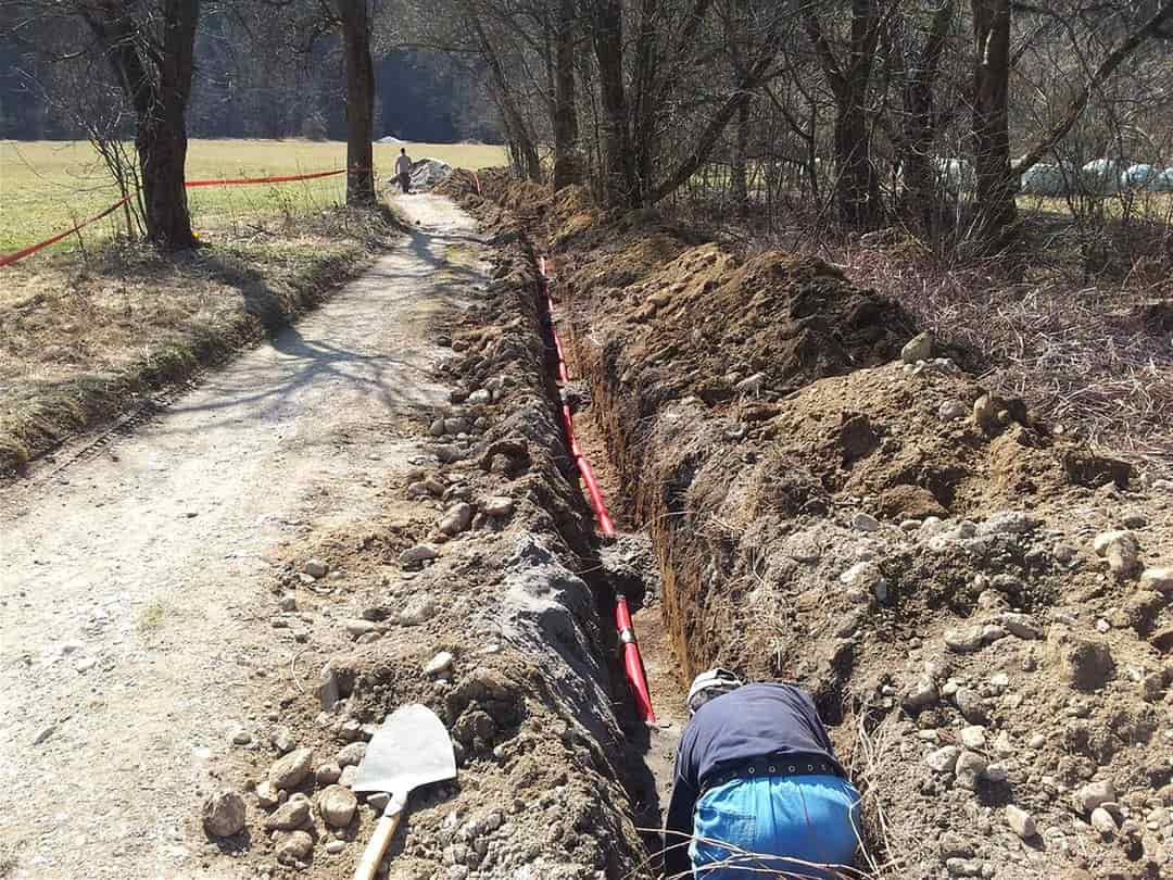 Drenaje si rigole Mures pentru curti, alei si apa pluviala - imagine lucrare 2