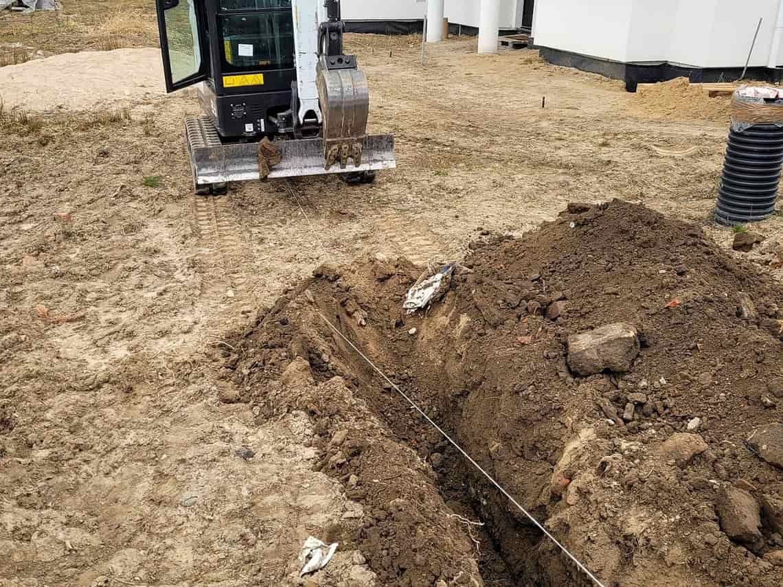Excavari Mures pentru fundatii, santuri, curti si pregatire teren - imagine lucrare 3