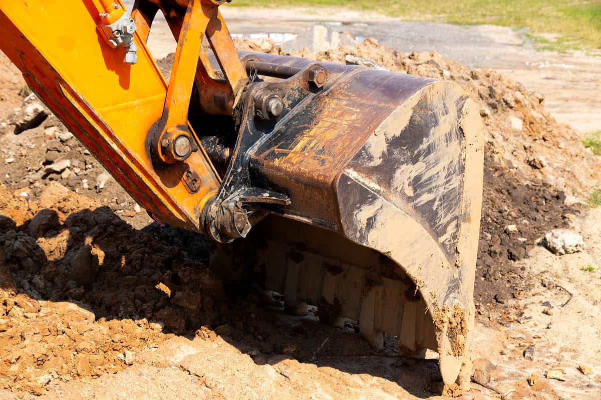 Excavari Mures pentru fundatii, santuri, curti si pregatire teren