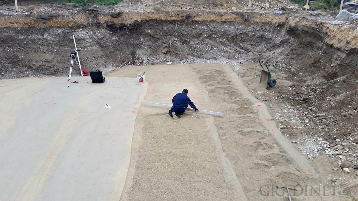 Pregatire teren pentru constructii in Sangeorgiu de Padure
